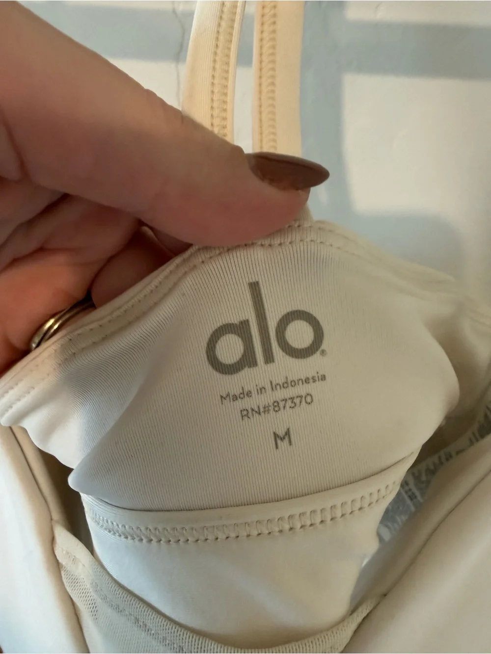 ALO Yoga Cream Wireless Bralette Sports Bra Womens Medium Athletic Sporty